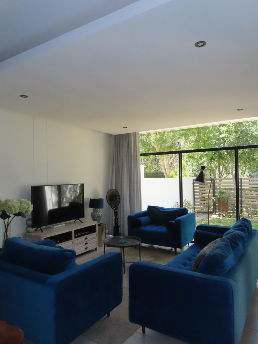 To Let 3 Bedroom Property for Rent in Paardevlei Western Cape